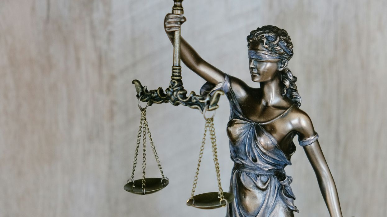 A blind justice statue