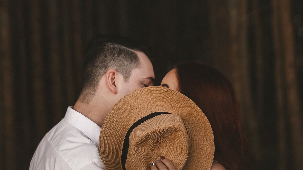 People Break Down Subtle Signs Your Coworkers May Have A Secret Sexual Relationship