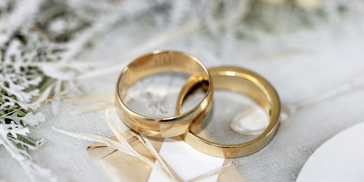 A pair of golden wedding bans