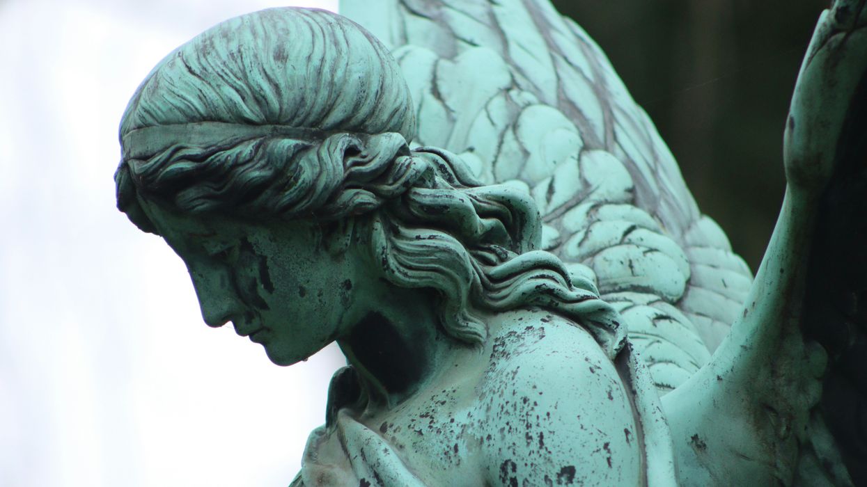 angel statue in cemetery
