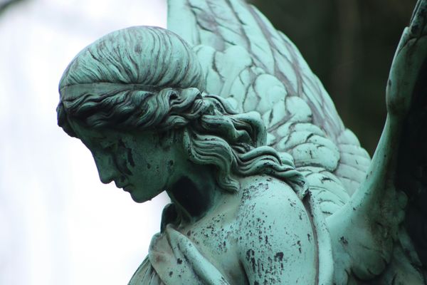 angel statue in cemetery