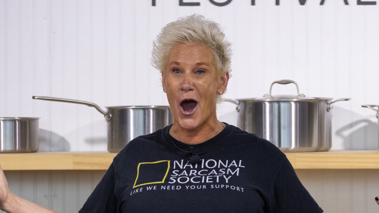 Food Network Stars Pay Tribute To Anne Burrell: PHOTOS - Comic Sands
