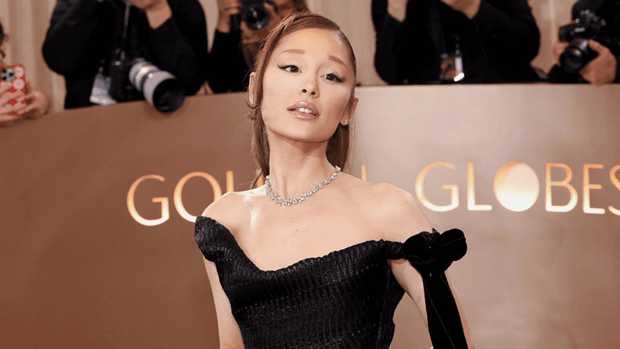 Ariana Grande on the red carpet of the Golden Globes