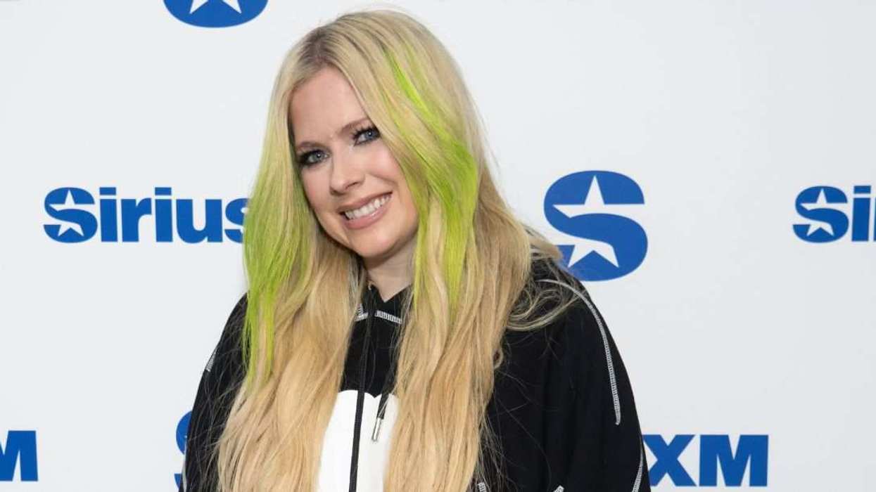 Avril Lavigne has a new feline doppelgänger taking the internet by storm.