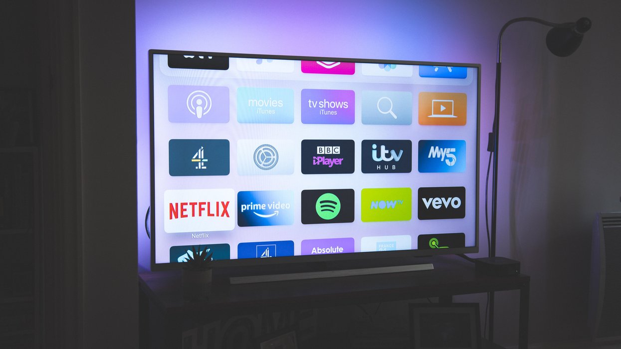 People Share Their Absolute Favorite TV Shows At The Moment
