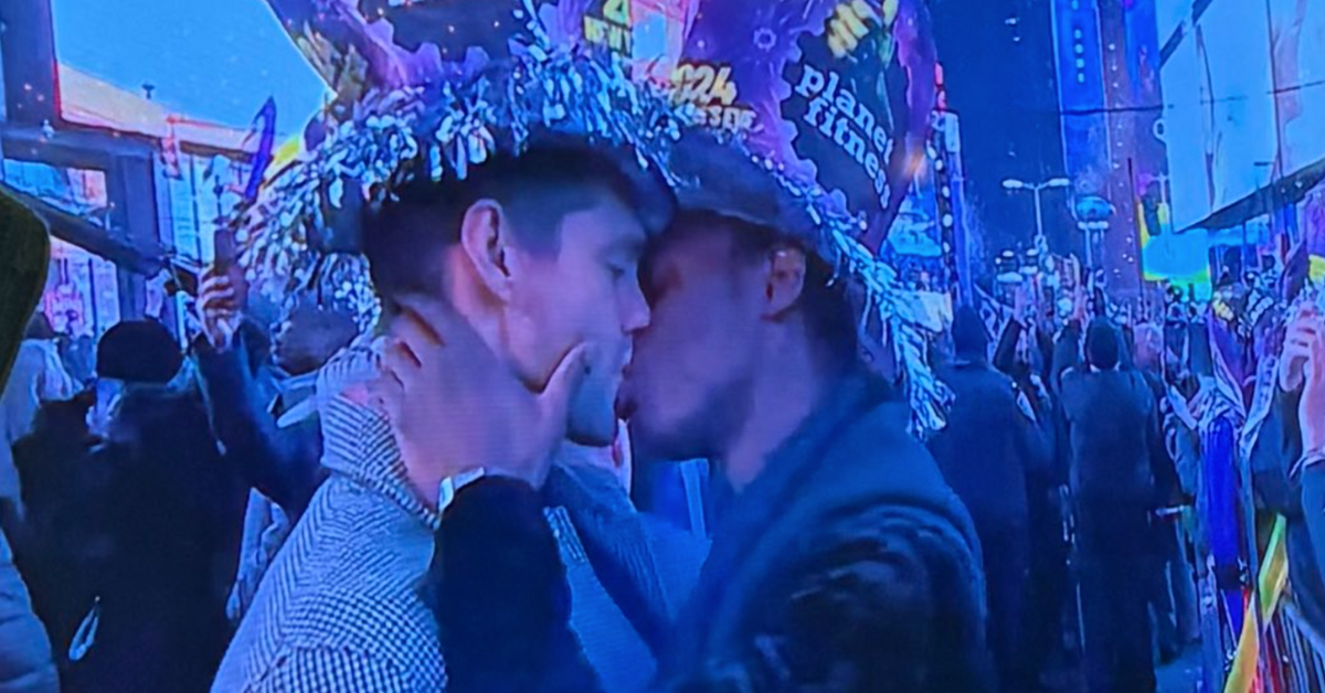 CNN screenshot of gay couple kissing during the New Year's Eve ball drop