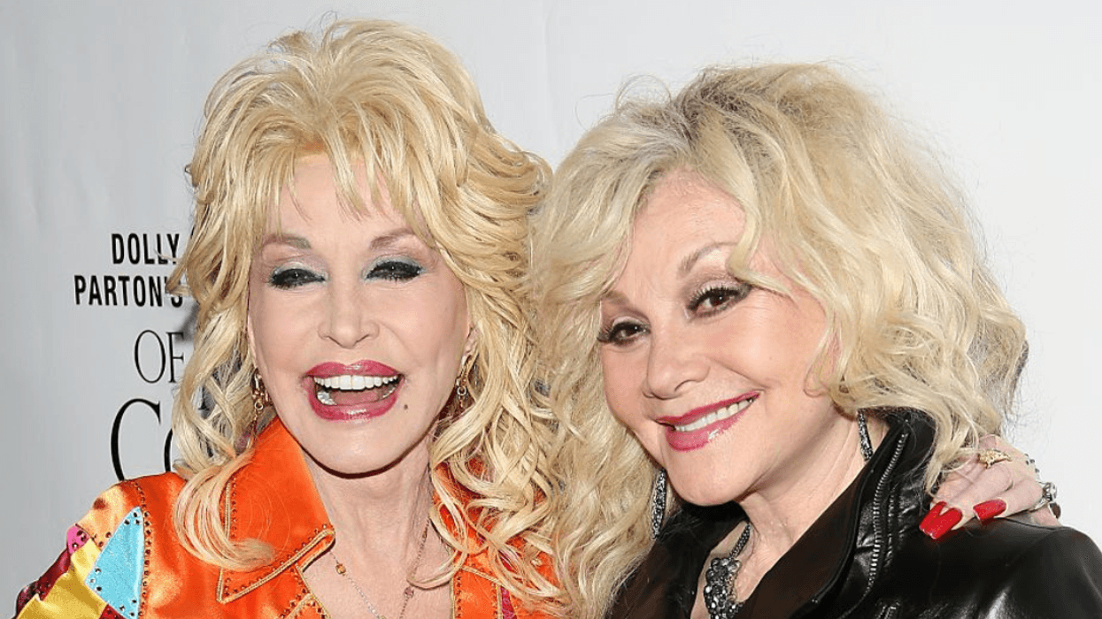 Dolly and Stella Parton on a red carpet.