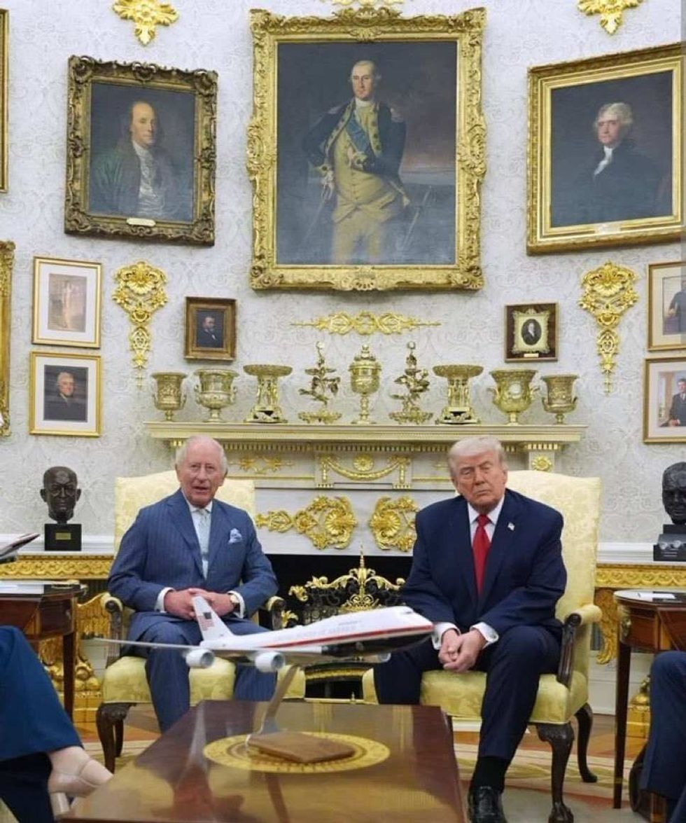 Donald Trump and King Charles in the golden Oval Office