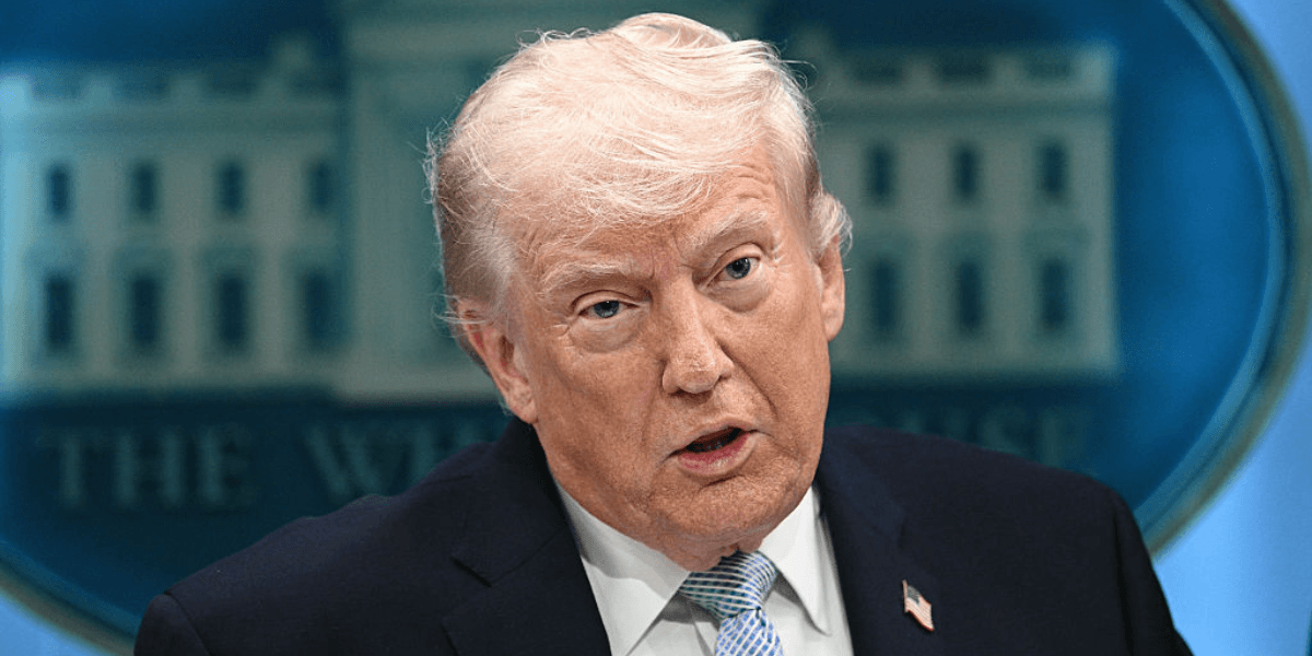 White House Photographer Just Won A Prize For His Epic Oval Office Photo Of Trump—And Yep, We Totally Get it