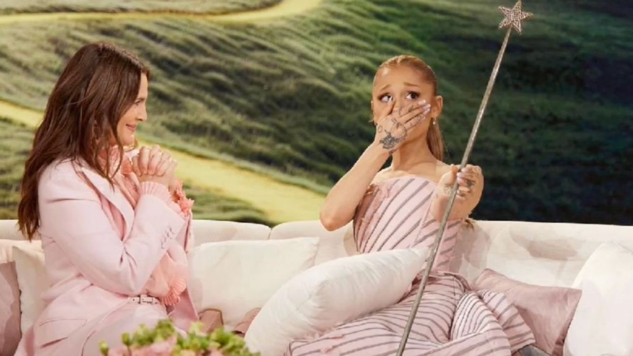 Drew Barrymore with Ariana Grande holding Glinda wand
