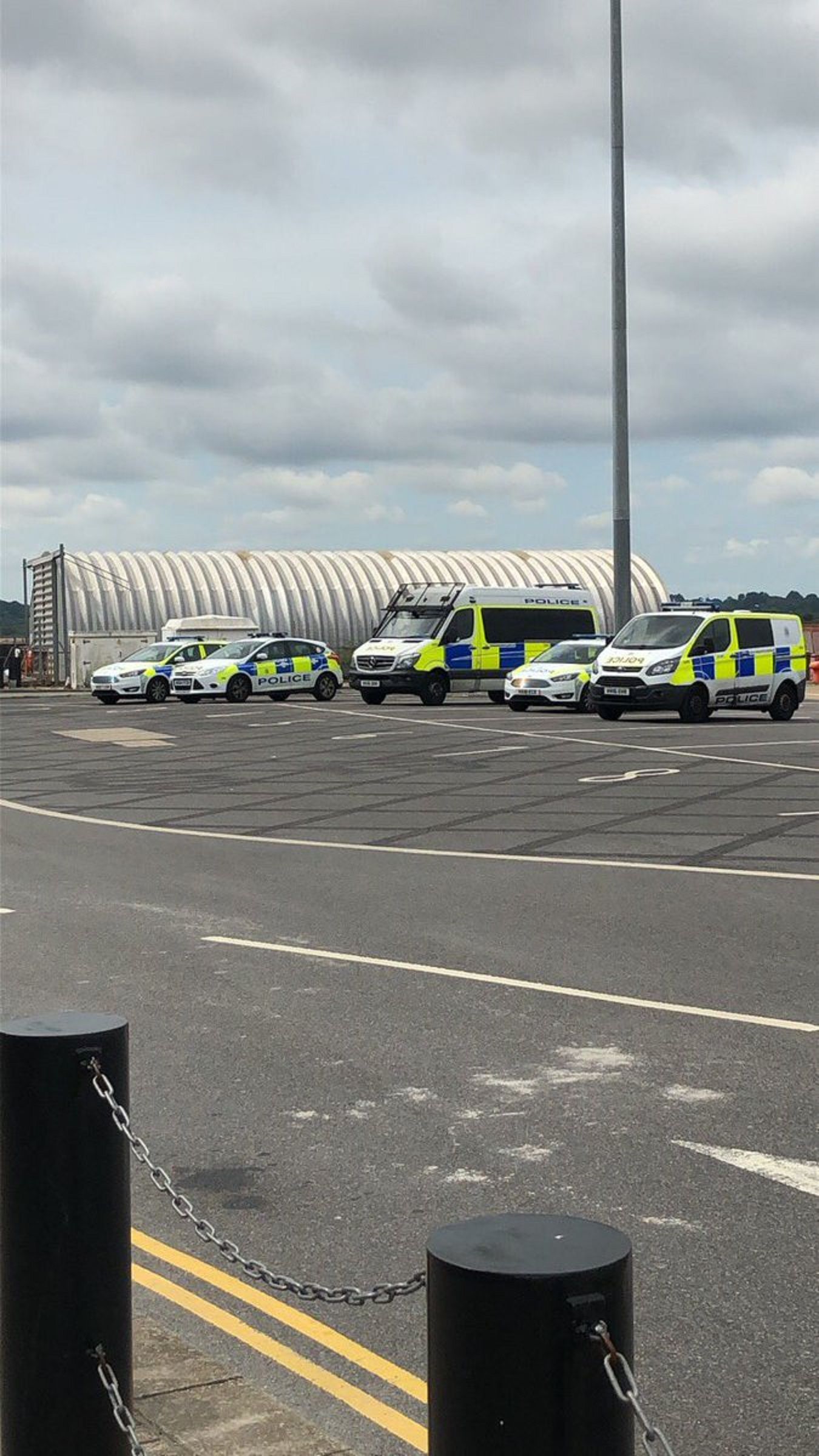 Police outside the terminal on Saturday morning (Lando: Twitter @LandoNorrisClub)