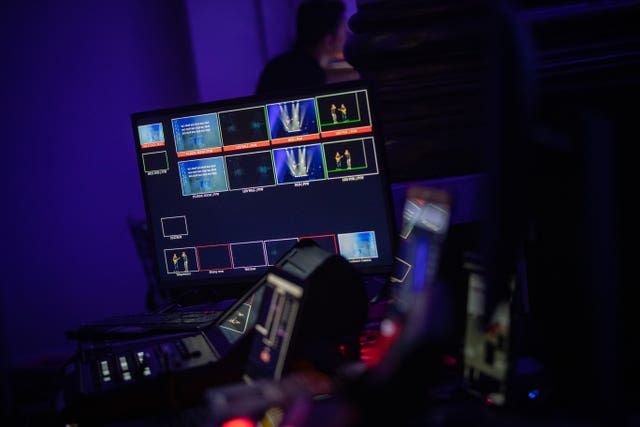 Interactive hologram performance