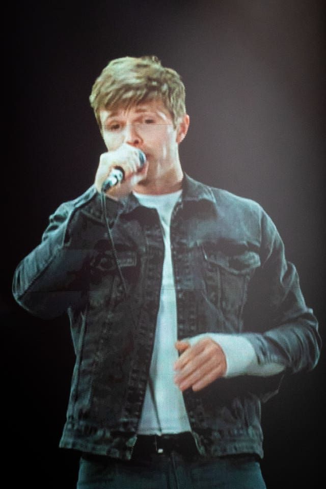 Interactive hologram performance