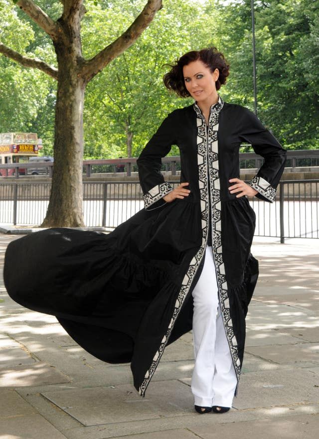 Linzi Stoppard Models The Most Expensive Abaya \u2013 London