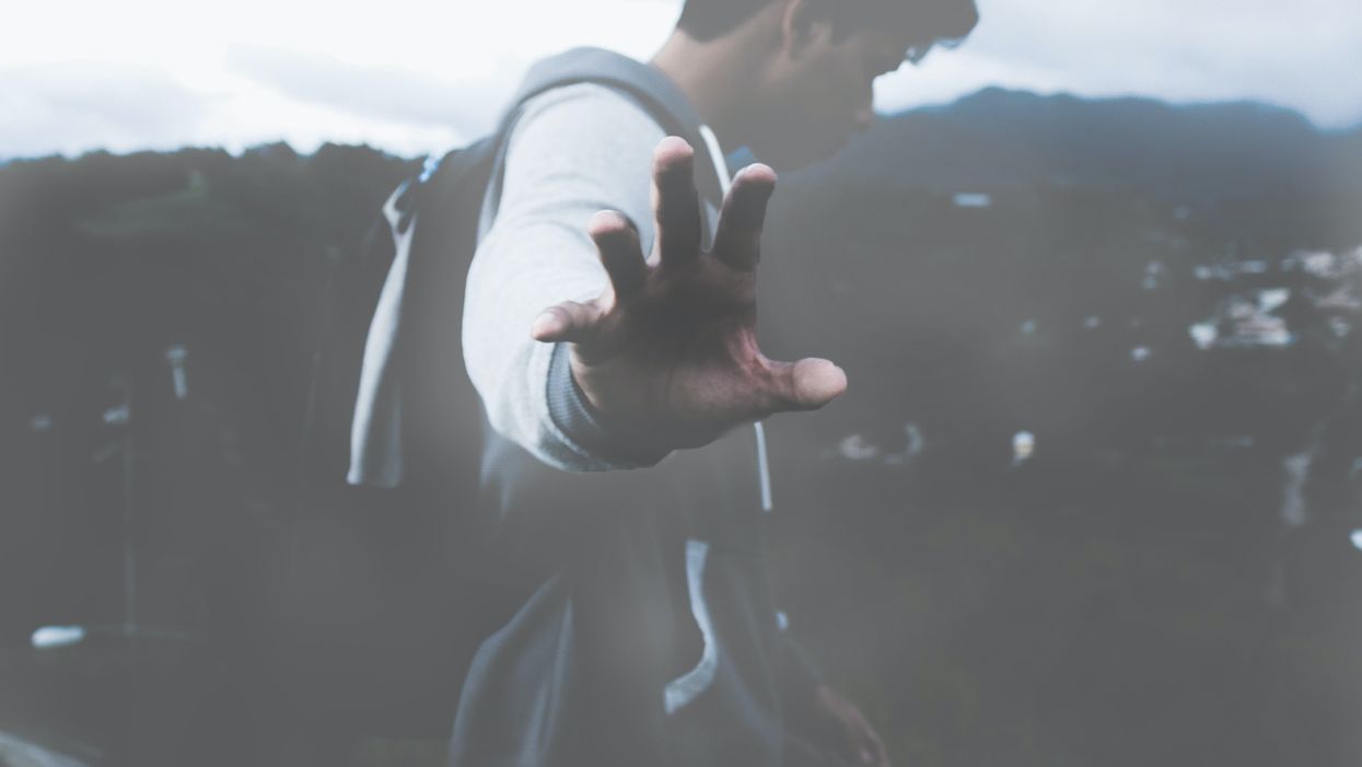 People Break Down Which Things Instantly Make Them Dislike Someone New