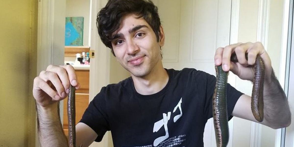 Man Lets His Pet Leeches Suck His Blood, Claiming It Makes Him