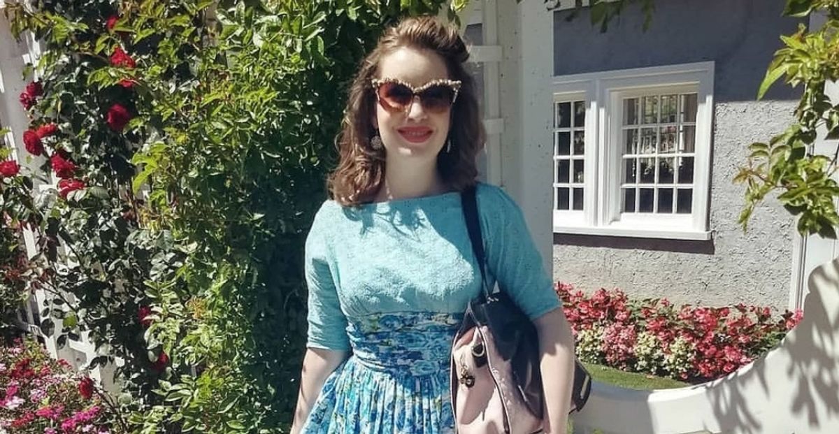 Woman Ditches Office Job To Pursue Dream Of Being A 1950s-Era Housewife