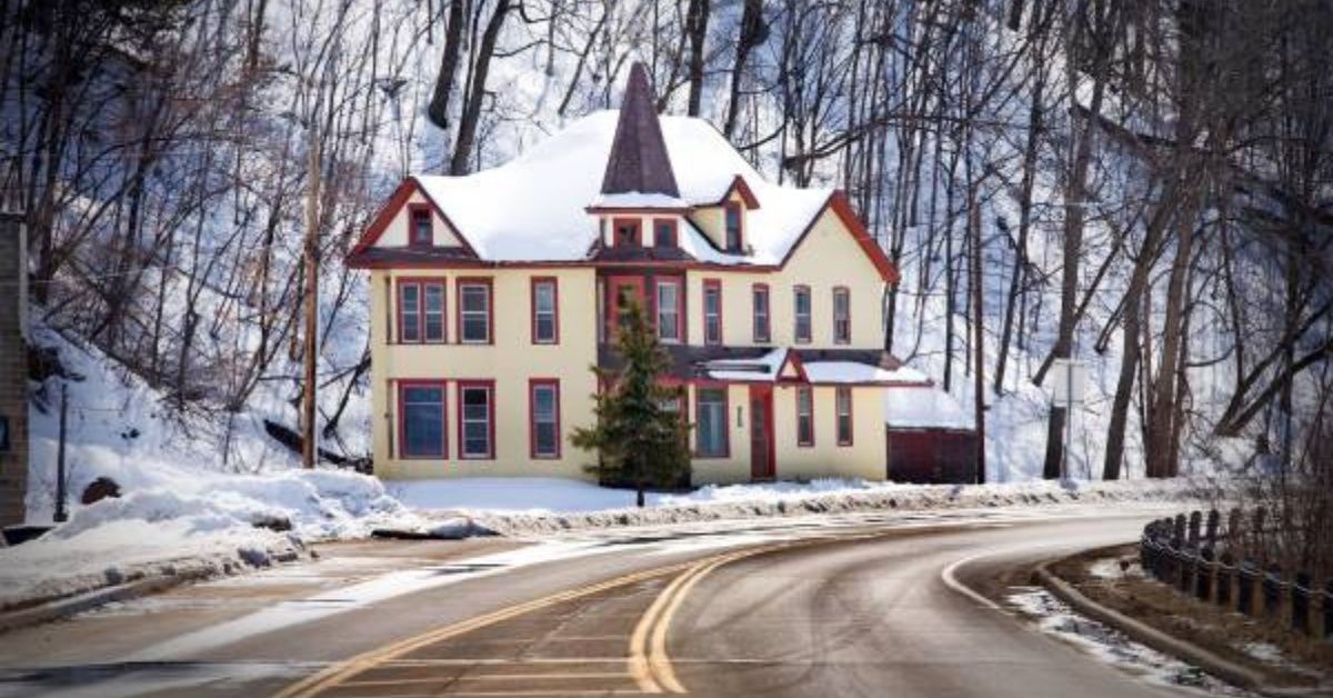 There Is A 'Godawful' Reason Why This Homeowner Is Giving Away Her House For Free
