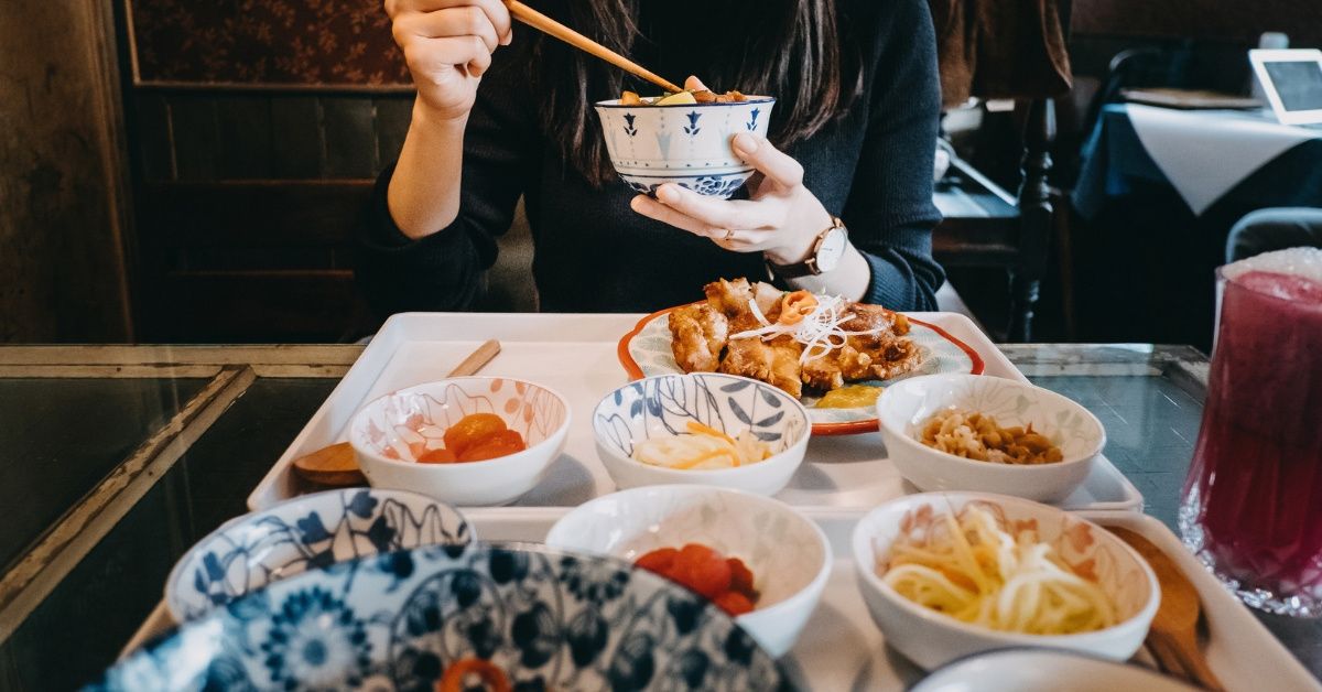 Chinese Restaurant Posts Notice Calling Out Shady Customers For Taking Advantage Of Their Return Policy