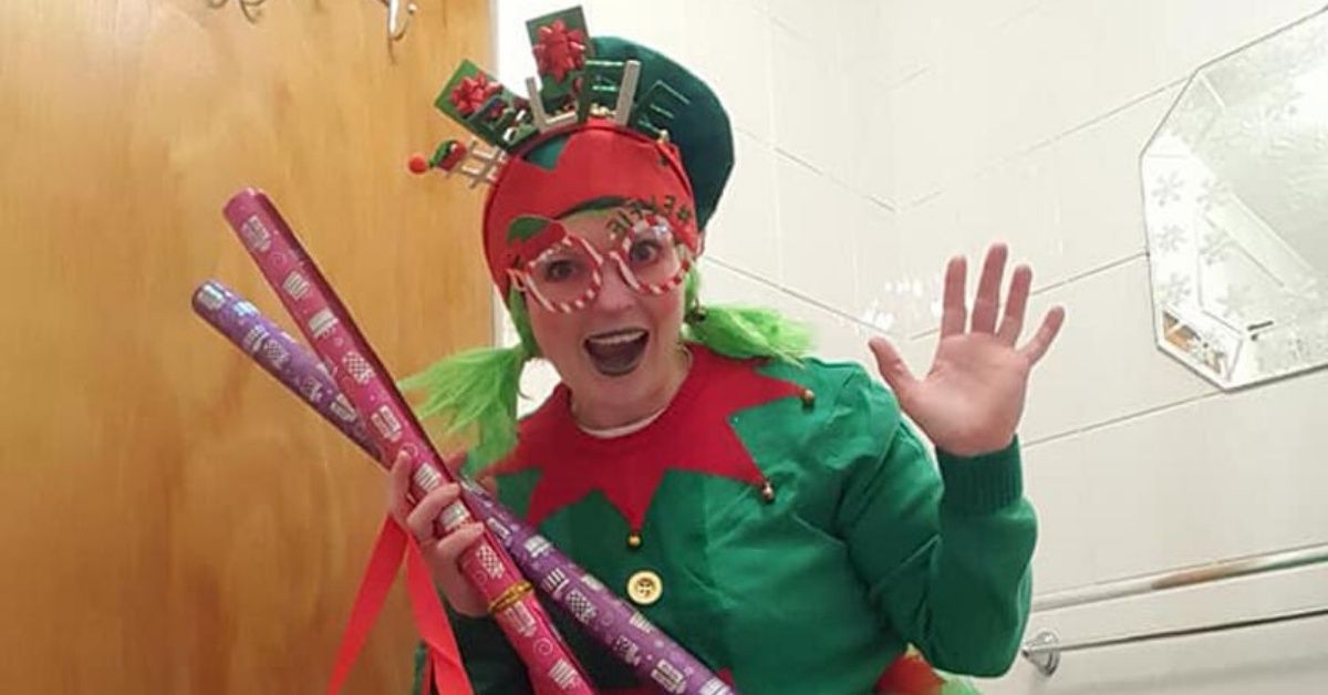 Mom Spends December Dropping Her Kids Off At School Wearing A Different Festive Costume Every Day