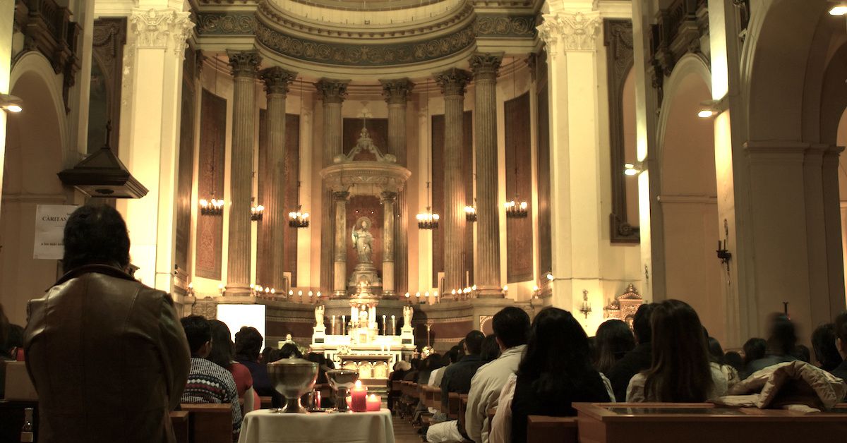 Gay Man Inadvertently Sat Next To Guy He Dated—And The Guy's Wife And Kids—At Church On Christmas Eve, And It Got Awkward