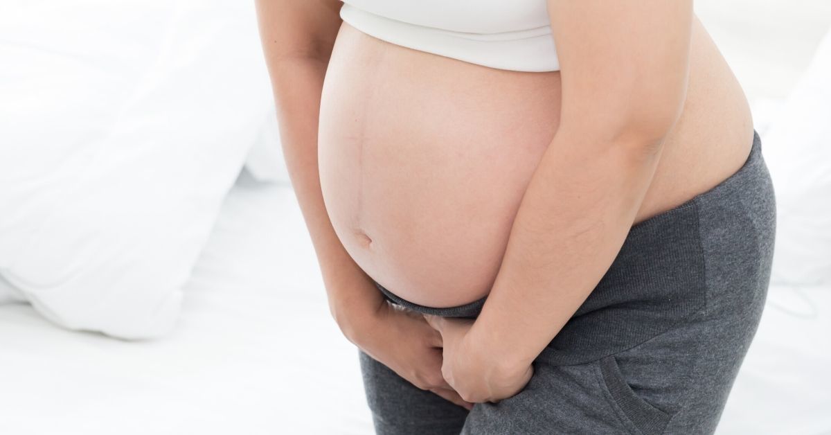 Elementary School Teacher Asks If She's In The Wrong For Refusing To Allow Pregnant Woman To Come Into School To Use The Bathroom