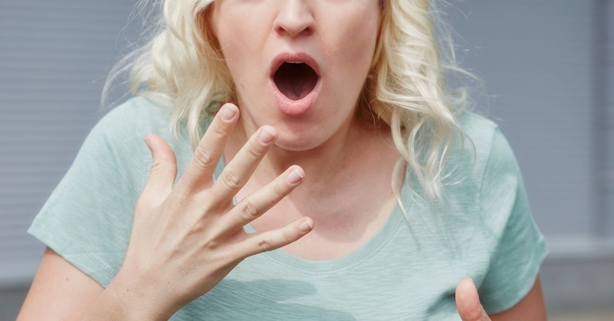 Guy's Romantic Night Turns Hilariously Awkward After His Date Catches Him Checking Out His Butthole In The Mirror