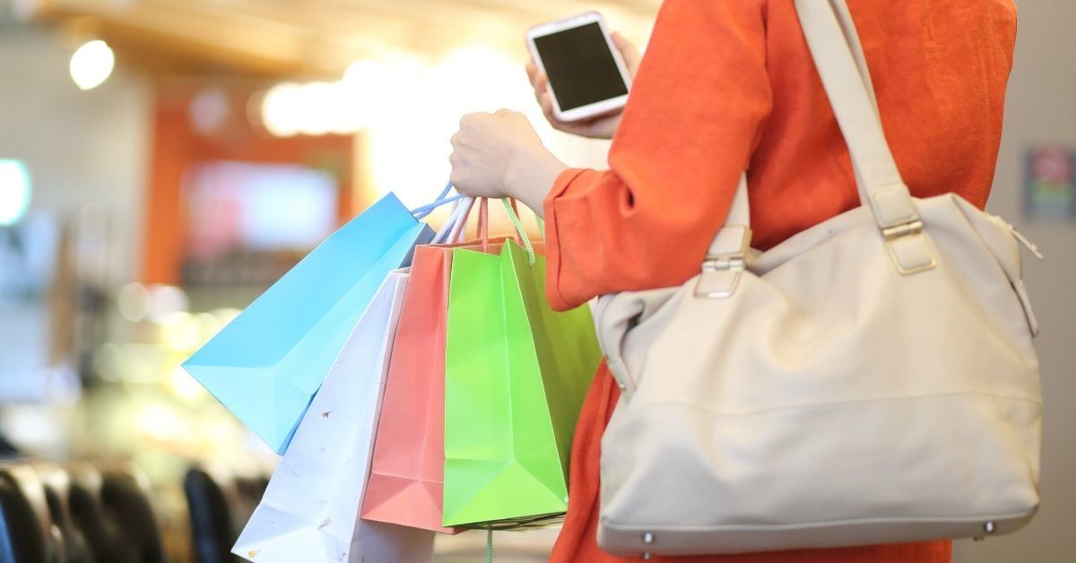 Woman Infuriates Her Boyfriend By Ditching Him At A Store After He Decided To Chat Up His Flirty Ex-Girlfriend For 40 Minutes