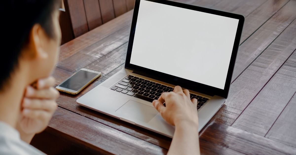 New Employee Horrified After Sending Out Message To Company Without Realizing It Included A Very NSFW Photo