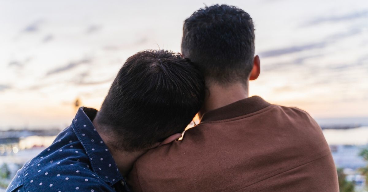 'Mostly Straight' Guy Asks The Internet For Advice After Kind Of Falling For His Bisexual Roommate Who Tucks Him In And Kisses His Forehead While He's Sleeping