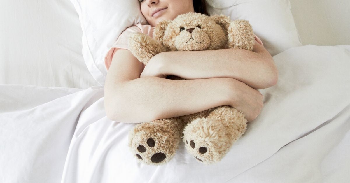 Guy Upsets His Girlfriend After Telling Her To 'Grow Up' And Stop Sleeping With Stuffed Animals While She 'Reparents' Herself