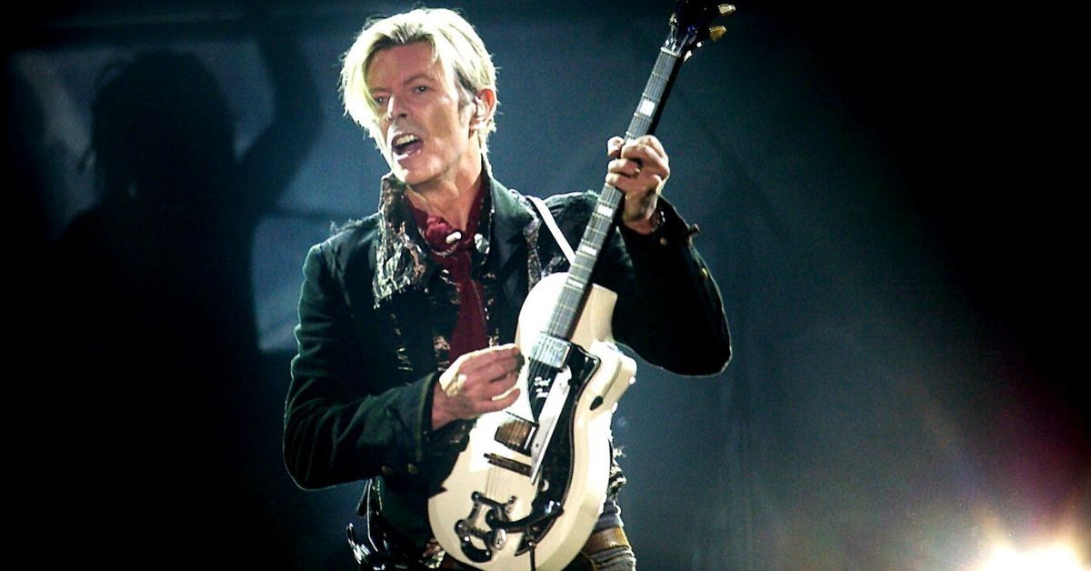 Guy Accidentally Starts A Frenzy About His Dad Having A Gay Love Affair With David Bowie After Posting A Picture Of Them Together