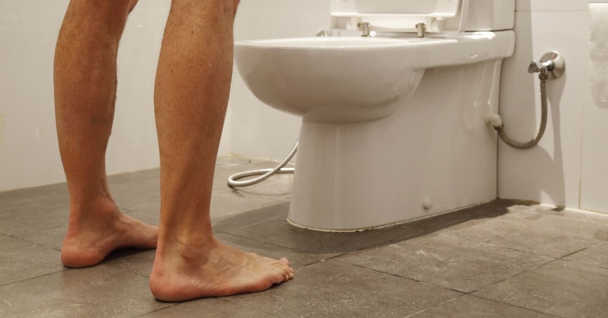 Woman Infuriates Her Boyfriend With Her Practical Solution To Fix His Issue Of 'Bad Aim' When Using The Bathroom