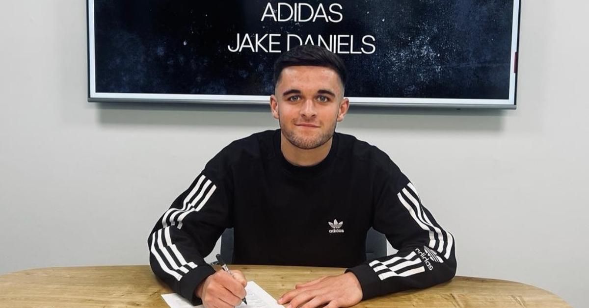 17-Year-Old UK Pro-Soccer Star Comes Out As Gay In Powerful Interview: 'I Want People To Know The Real Me'