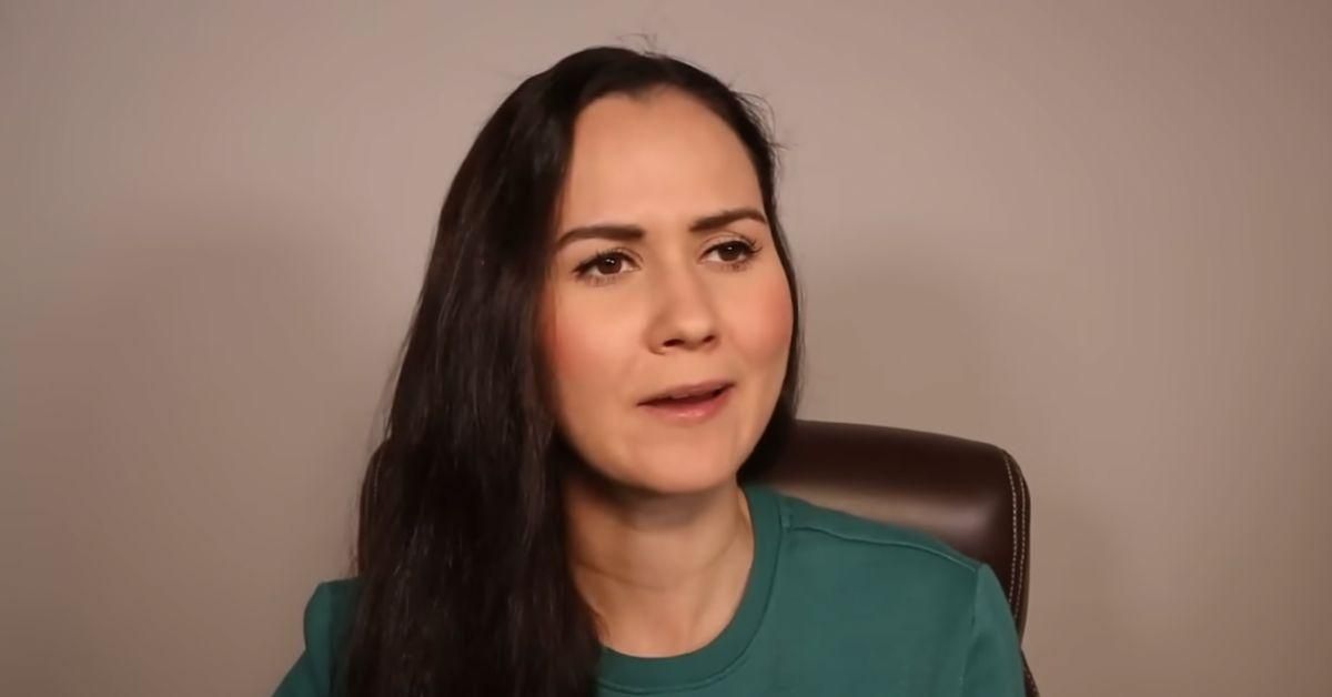 Conservative YouTuber Demands 'Reparations' After Sitting Between Two 'Obese' People On Flight