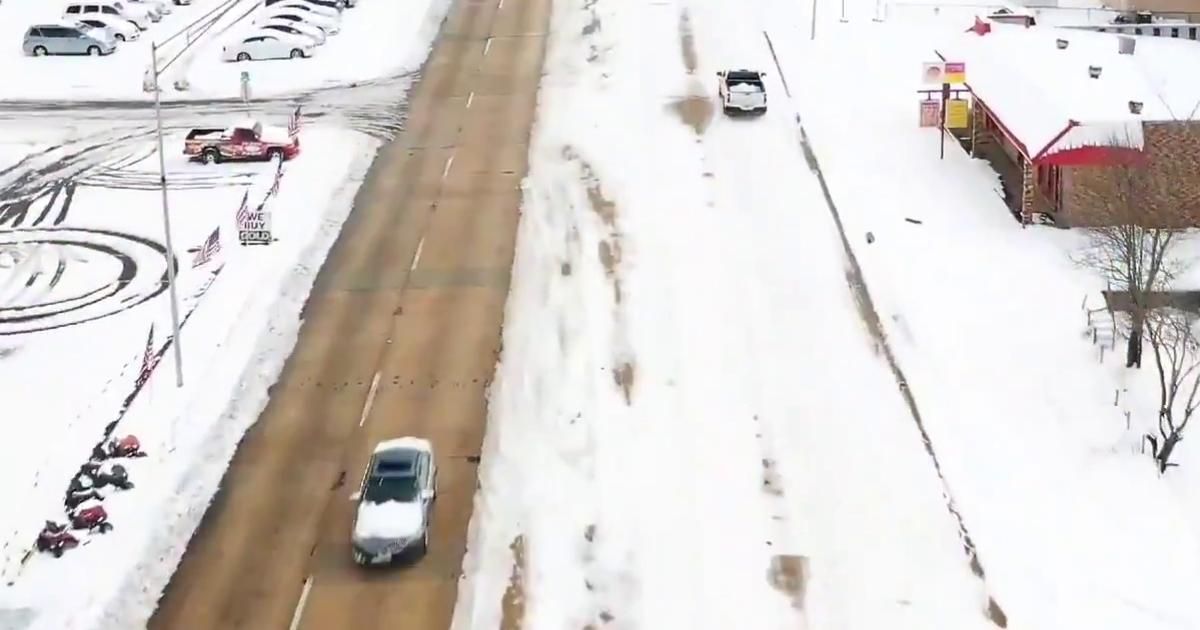 Video Of Road That Straddles Arkansas And Texas Highlights Stark Contrast In State Preparedness