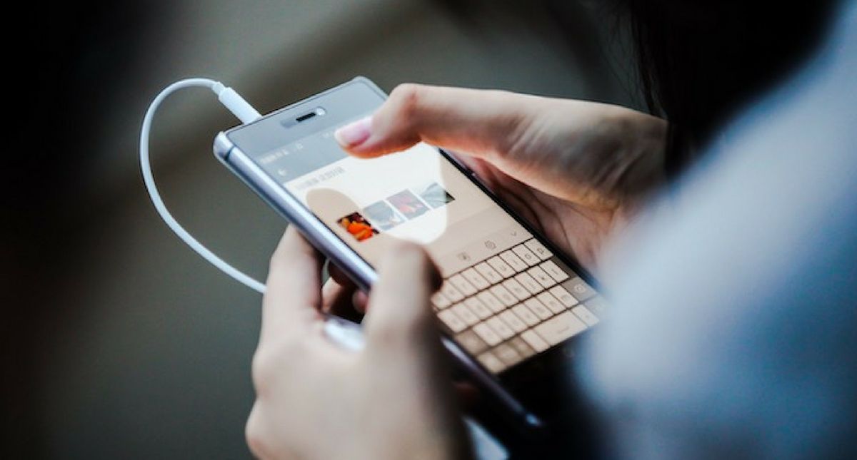 Here's How To Keep Your iMessages From Eating Up All Your Phone Space In The New iOS Update
