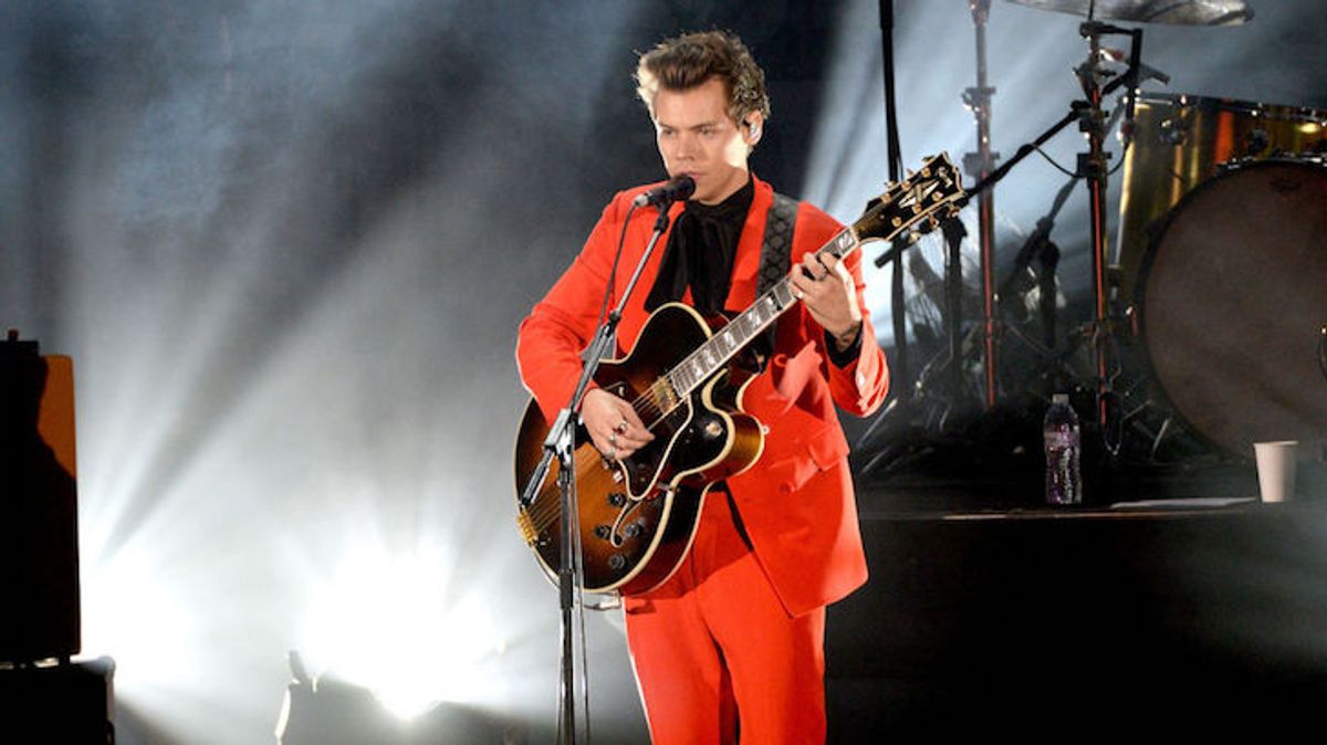 Harry Styles Rescued From Kiwis & Fans by UK Supermarket