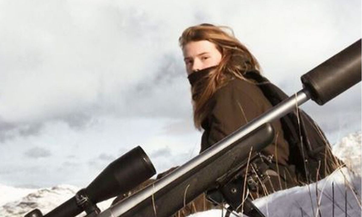 20-Year-Old Woman Abandons Her Life In The City To Become A Professional Hunter On A Remote Island