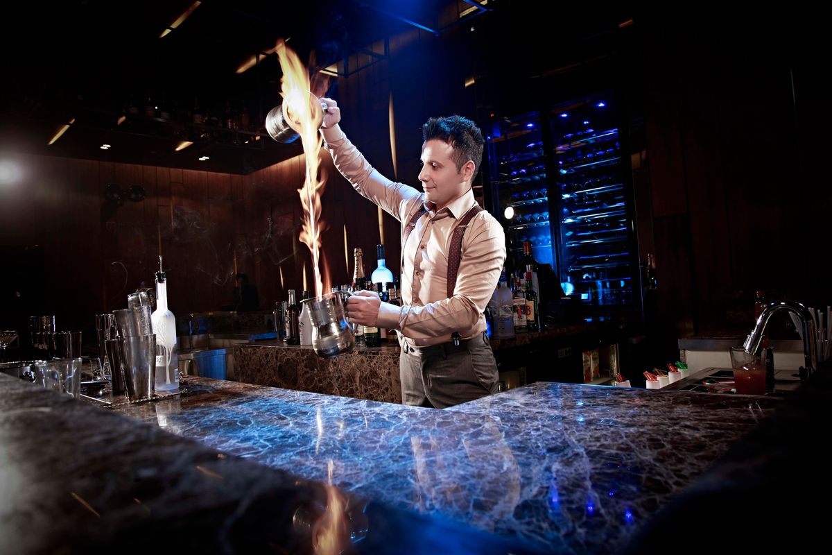 People Who Have Been Saved From A Bad Date By A Bartender Break Down What Happened