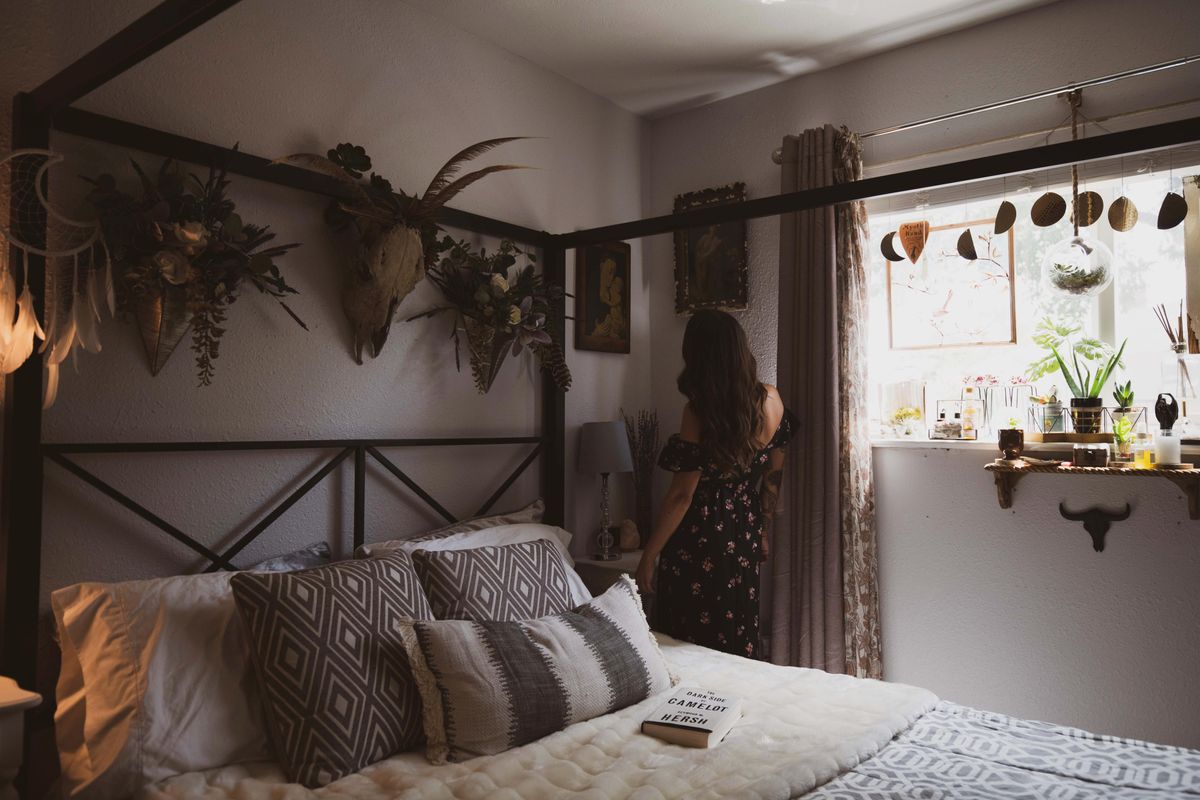 Woman's Roommate Demands She Take Her 'Provocative' Decorations Down Before Her Conservative Parents Visit
