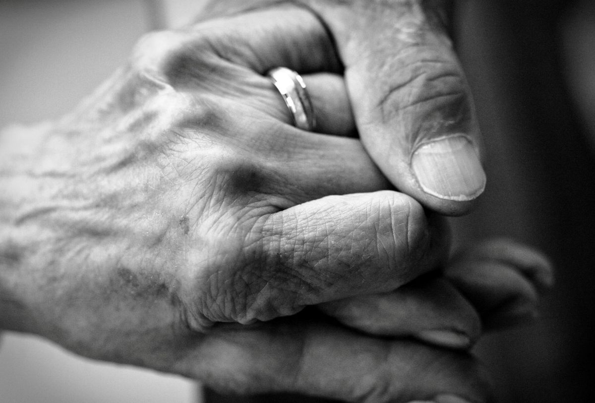 Twitter detectives reunite widow with stolen wedding ring