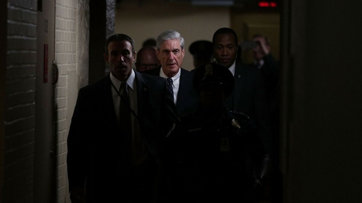 Wall Street Journal Hints at Multiple Arrests in Russia Probe