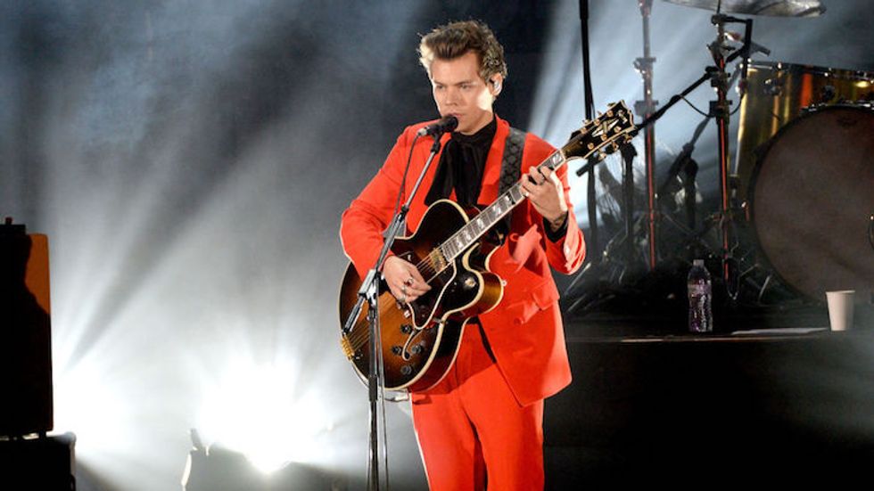 Harry Styles Rescued From Kiwis & Fans by UK Supermarket