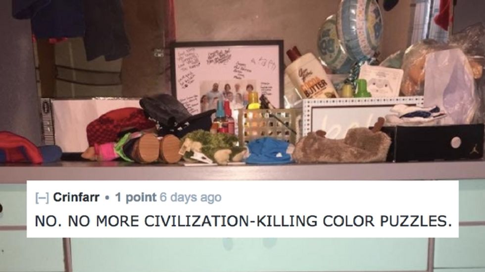 PHOTO: People Can't Tell What Colors This Dresser Is Painted