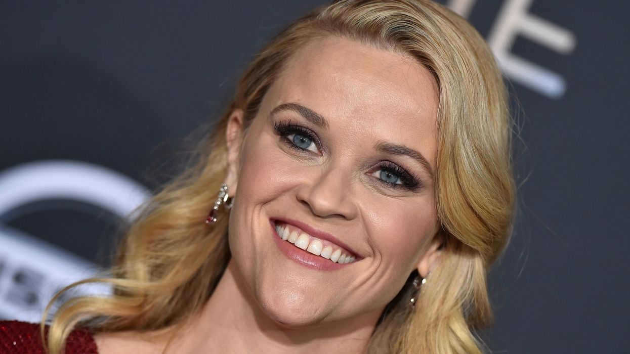 Reese Witherspoon Just Explained What It's Like Hanging Out With Oprah