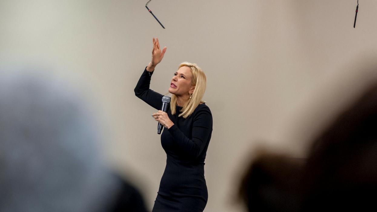 Trump's Spiritual Adviser Claims That While Jesus Was A Refugee, At Least He Never Broke Immigration Law đ