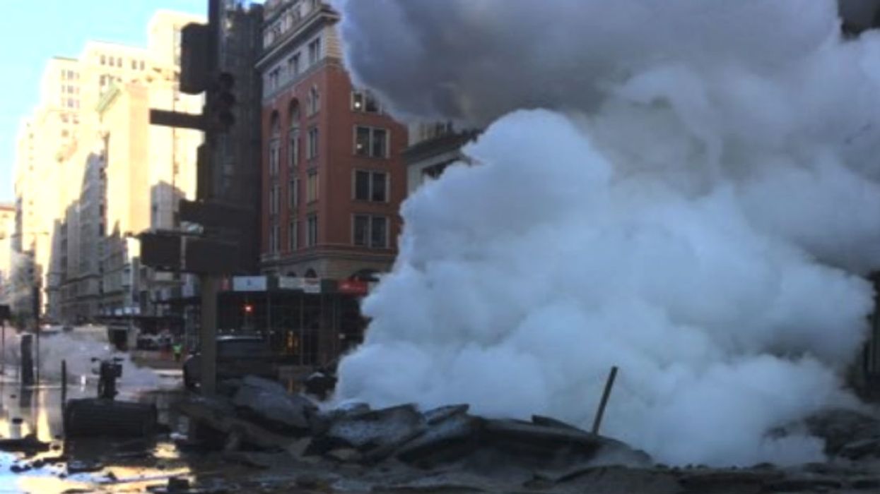 A Steam Pipe Burst In NYC's Flatiron District, Leaving A Massive Crater In The Street 😮