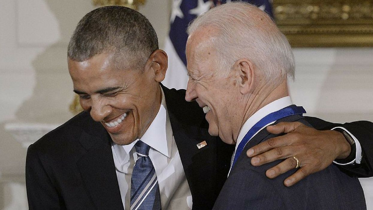 Barack Obama And Joe Biden Just Reignited Their Epic Bromance đ