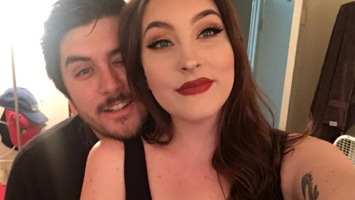 Gilmore Girls' Super Fan Gets Engaged In The Most 'Gilmore Girls' Way--And We're Swooning đ